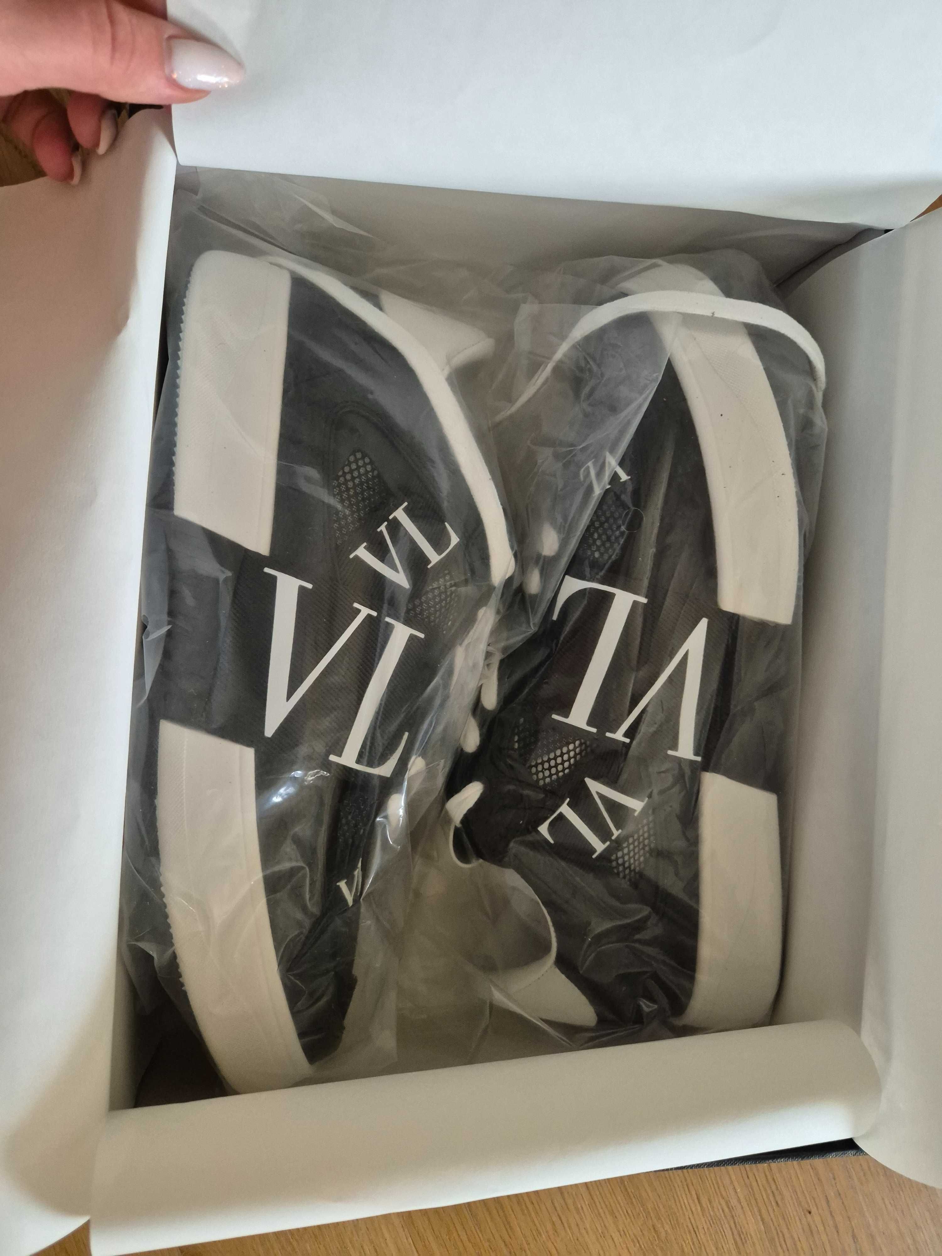 Мъжки обувки Valentino