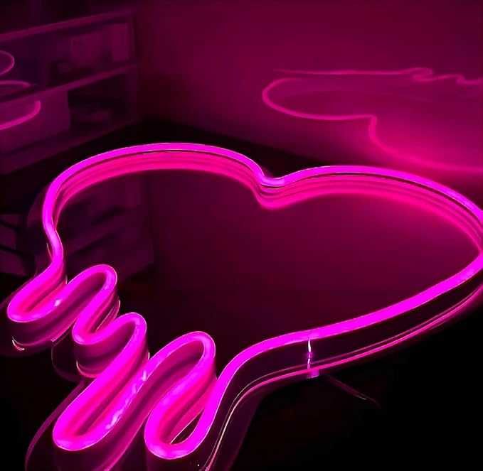 Огледало с неонови LED светлини