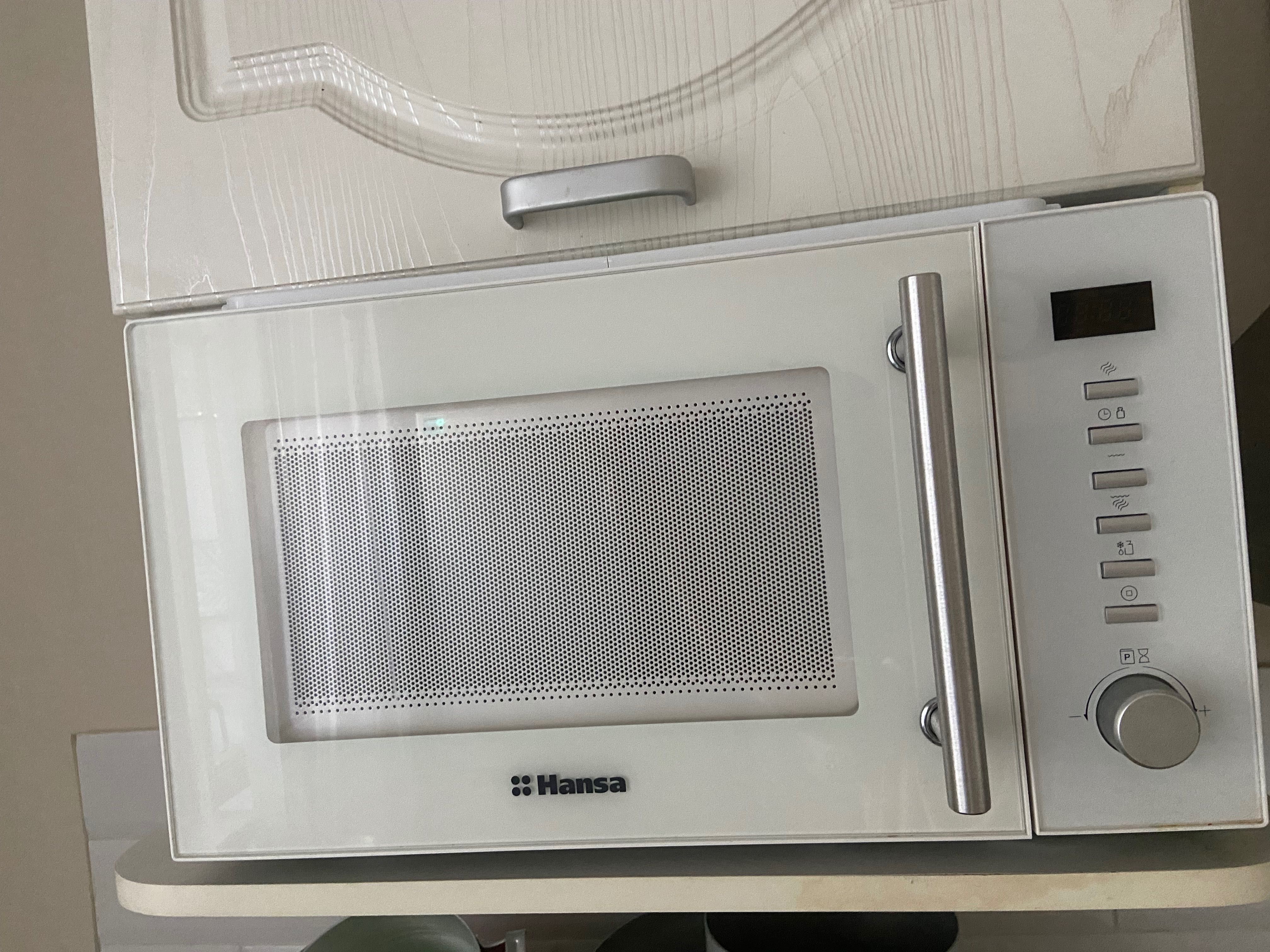 Продам микроволновую печь Hansa