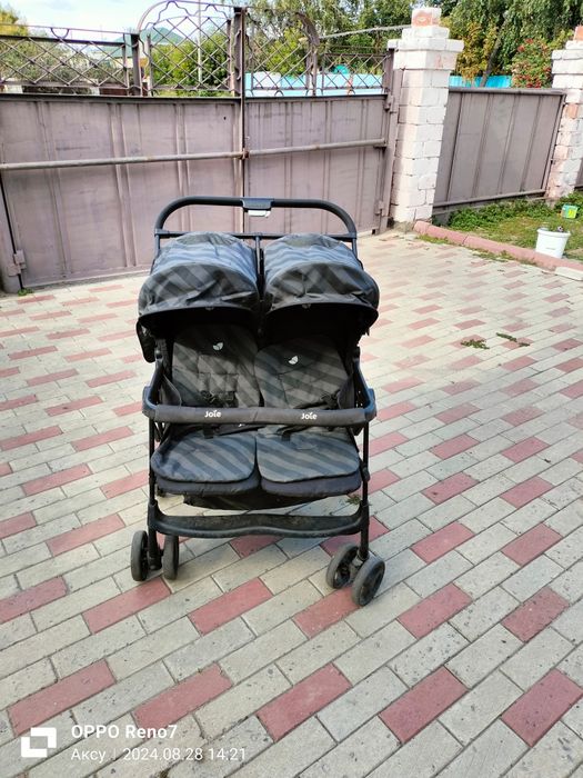 Коляска для двойняшек