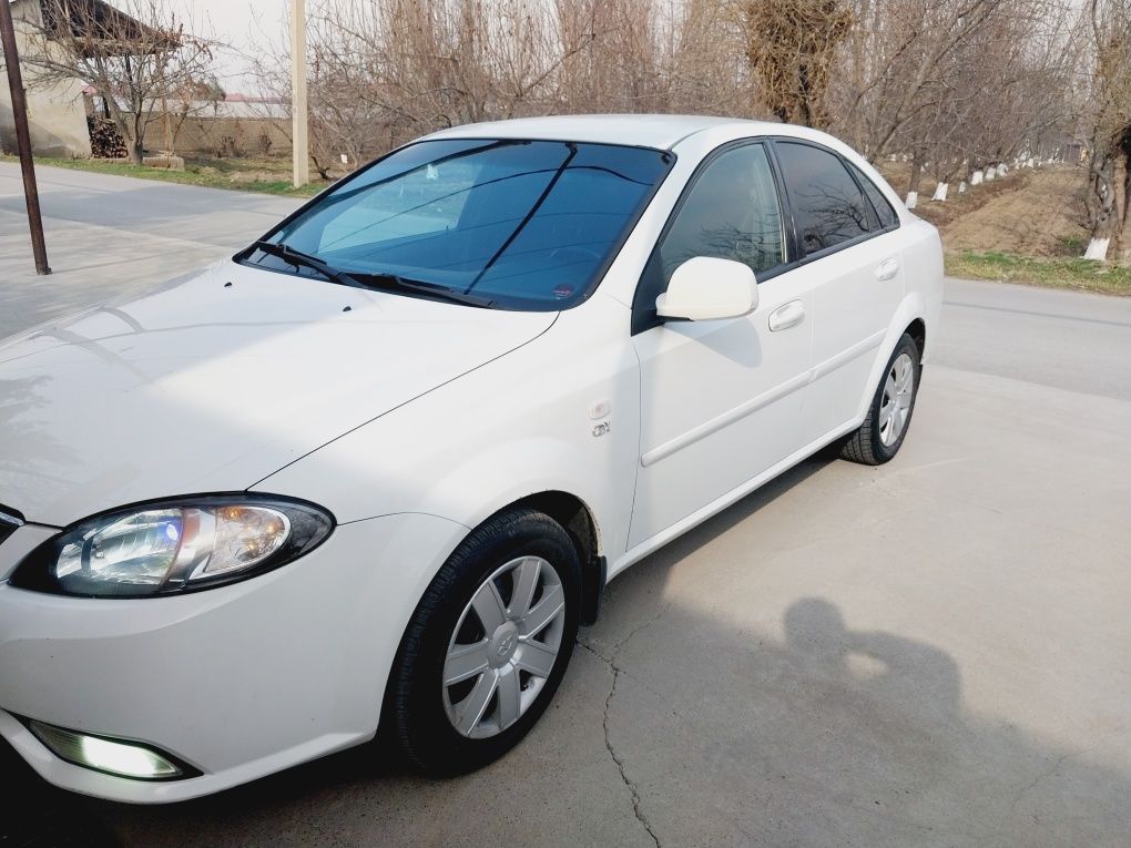 Chevrolet Gentra 2015 1-позиция