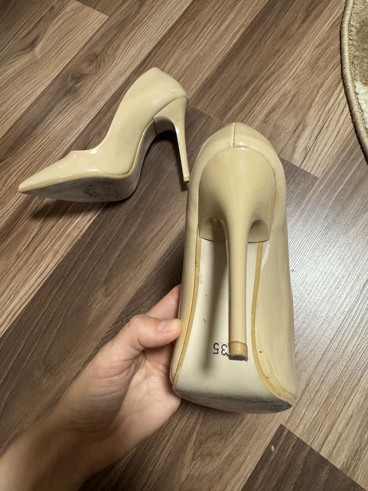 Pantofi stiletto lac nude, marimea 35, Zara