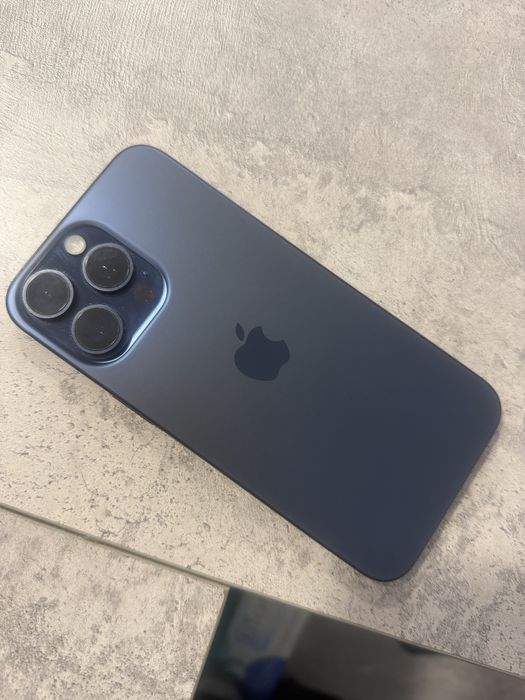 Продаю Айфон 15 Про Макс