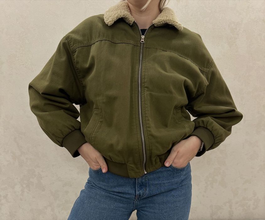 Демисезонная куртка бомбер Bershka 48 размер