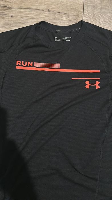 Vând bluza Under armour originala