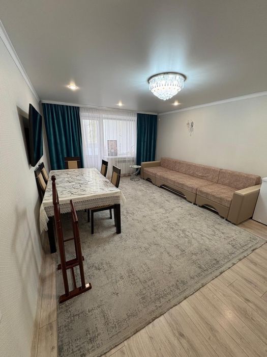 Стол и стулья продам