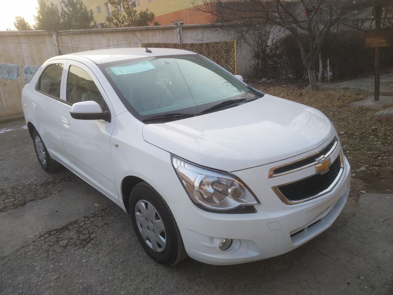 Chevrolet koblt свет белий