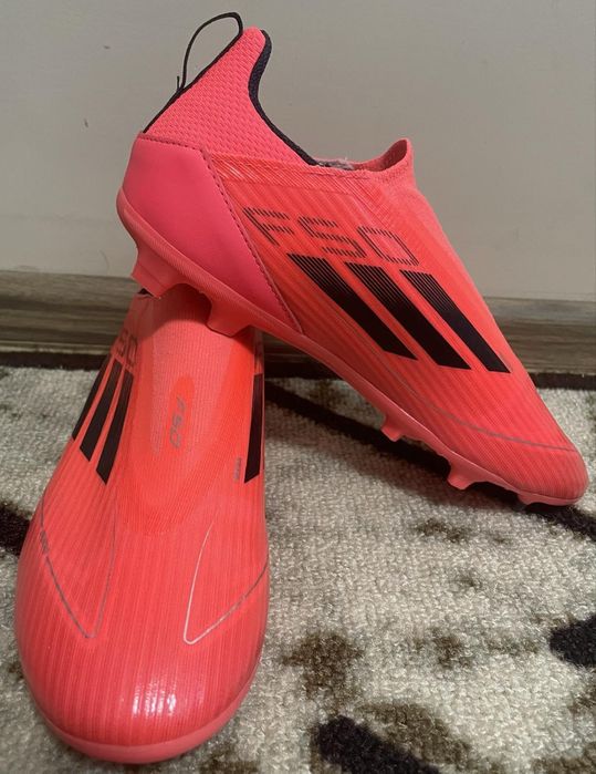 Детски футболни обувки Adidad