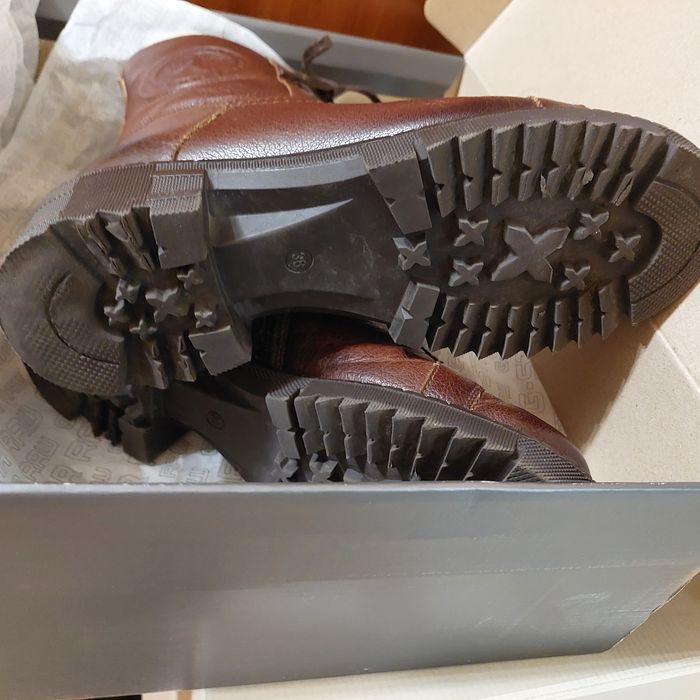 Боти от естествена кожа