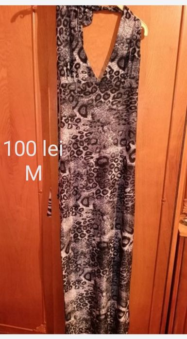 Rochie dama M cu despicaturi pe picioare