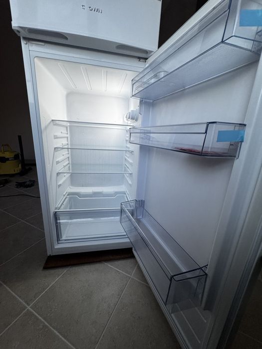 Хладилник с фризер Crown