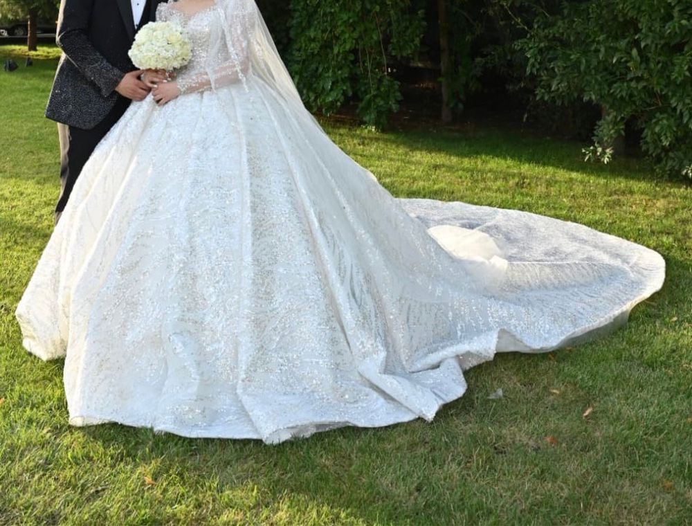 Vand rochie de mireasa CUSUTA MANUAL
