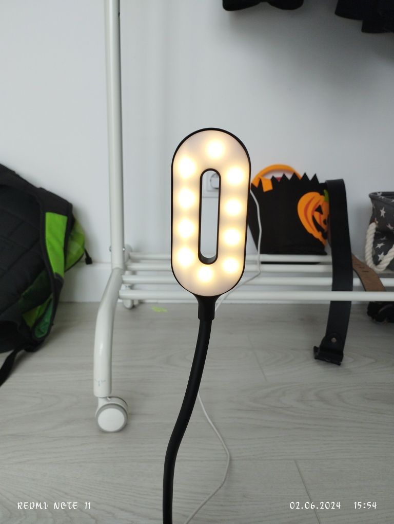 Lampa de veghe cu încărcător și adaptor inclus