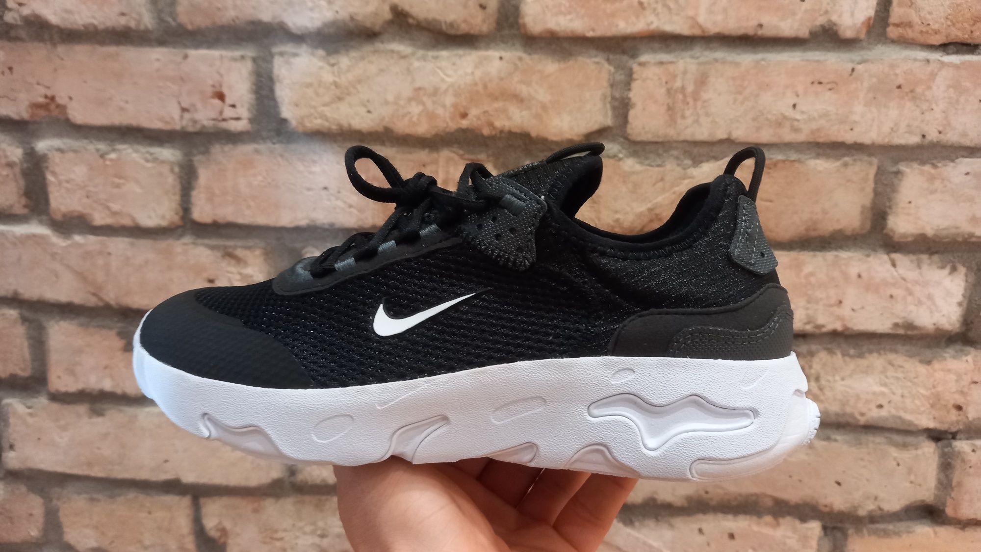 Nike React Live номера: 39 и 40