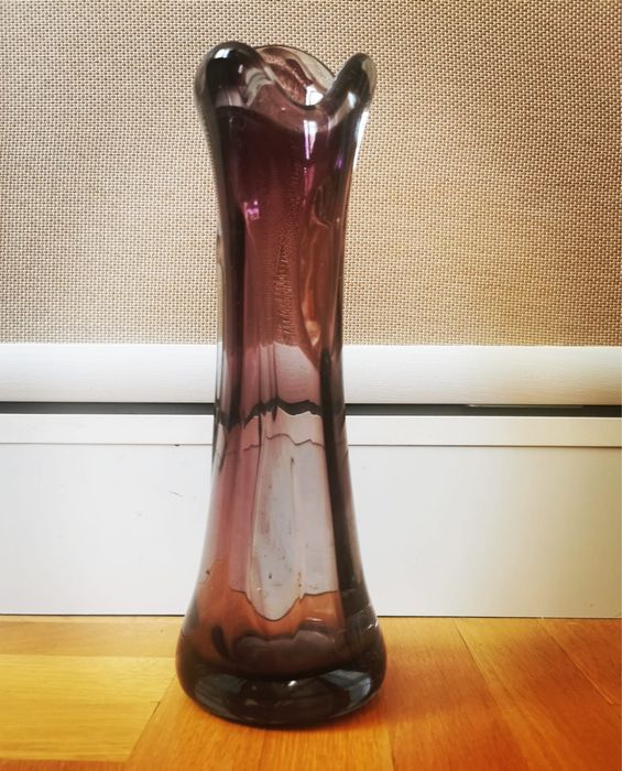 Антикварна винтидж ваза ръчна изработка духано стъкло цвят едноцветна