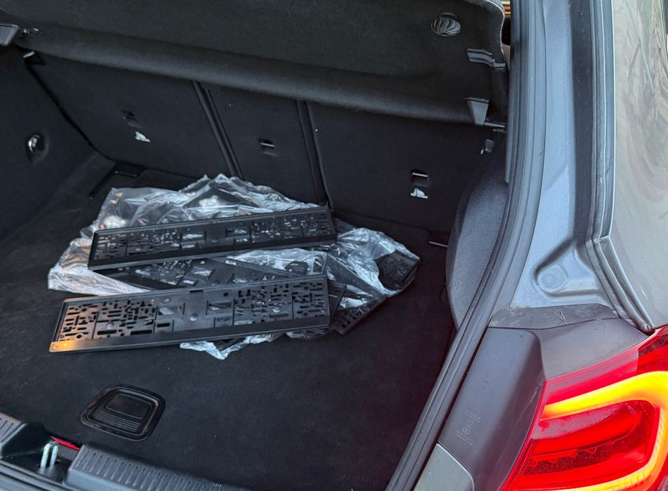 Подложки за регистрационни номера