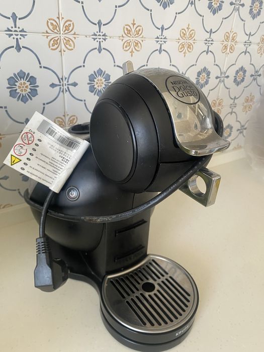 Dolce Gusto кофемашина в отличном состоянии