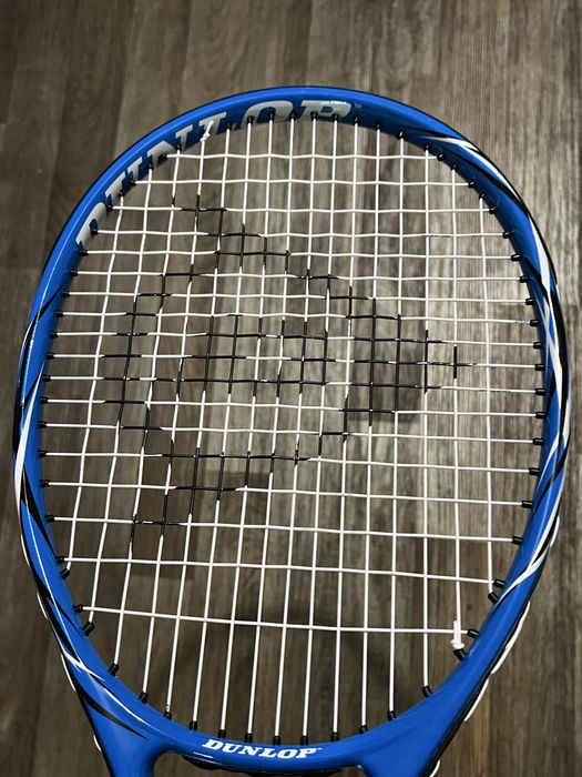 Хилка за тенис на корт . Dunlop