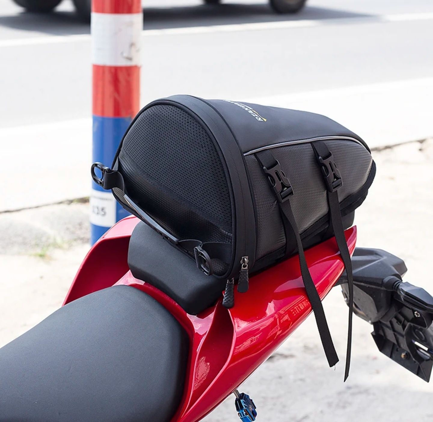 Geanta spate moto codiță tail bag extensibila gentuta