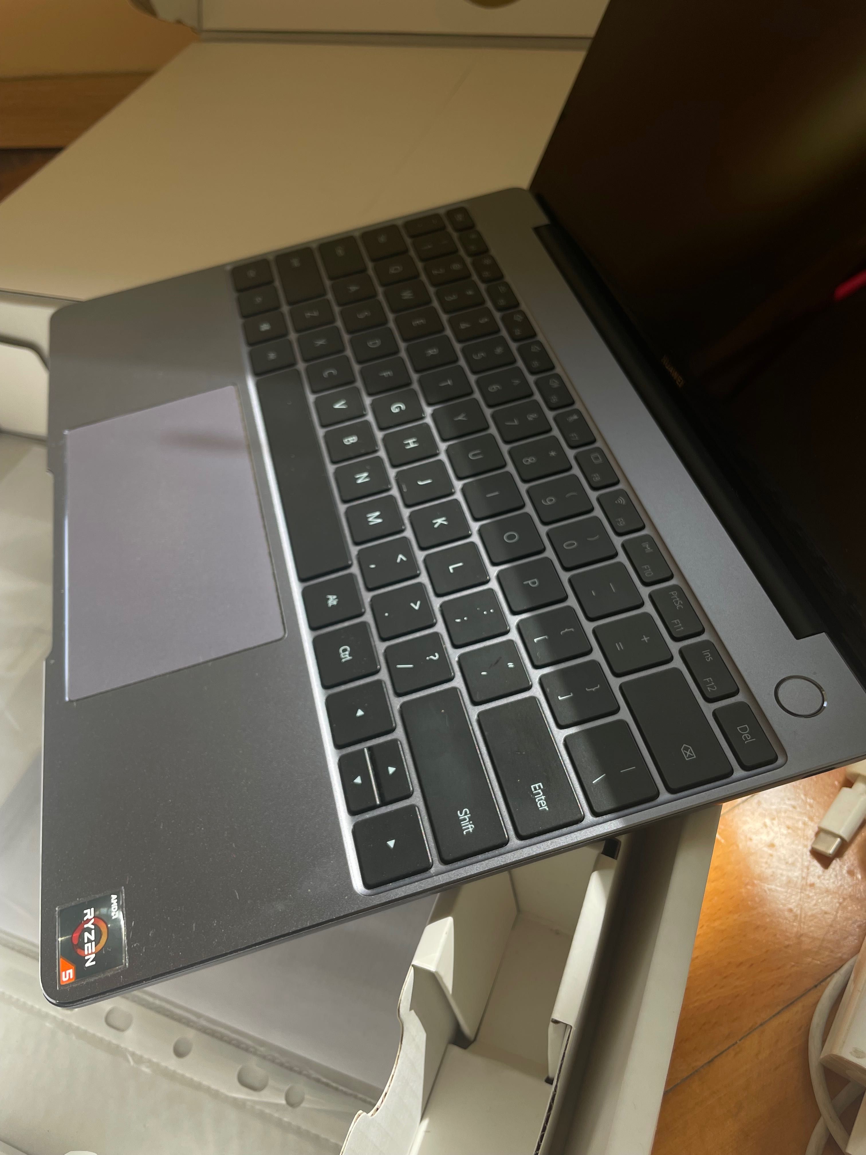 Малък преносим лаптоп Huawei MateBook 13 NoteBook