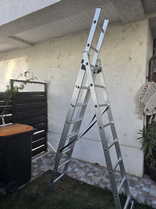 Scară 3 tronsoane 7 trepte