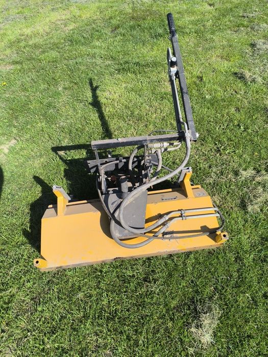 Perie pentru tractor gazon