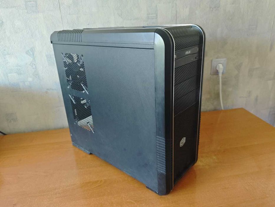 Продам корпус Cooler Master с дисководом Asus