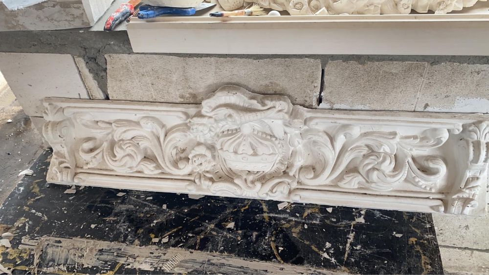 Vând ornamente ipsos, stalpi, scafe