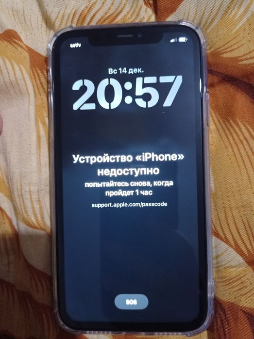 Продам айфон заблокированный