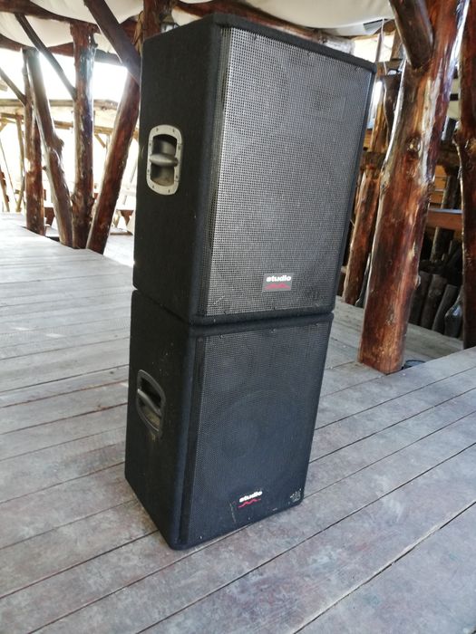 Vând Două Boxe profesionale 3 cai Studio M,1600W 8 ohm peak.
