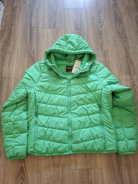 Vând geaca XL mr 42