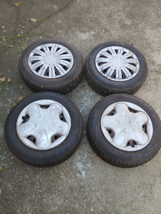 Продавам зимни гуми на джанти за тойота Ярис корола