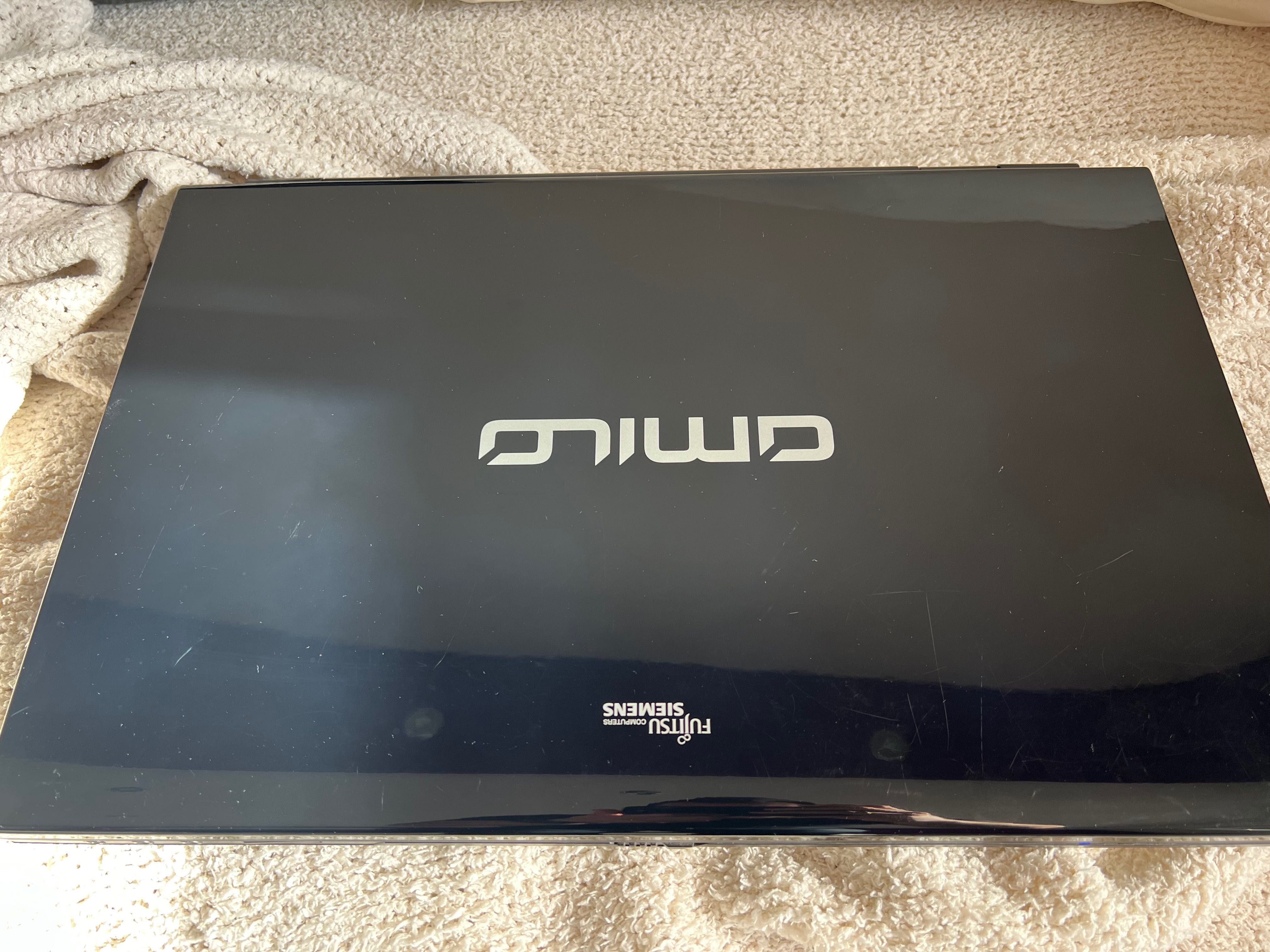 Лаптоп Fujitsu Siemens Amilio