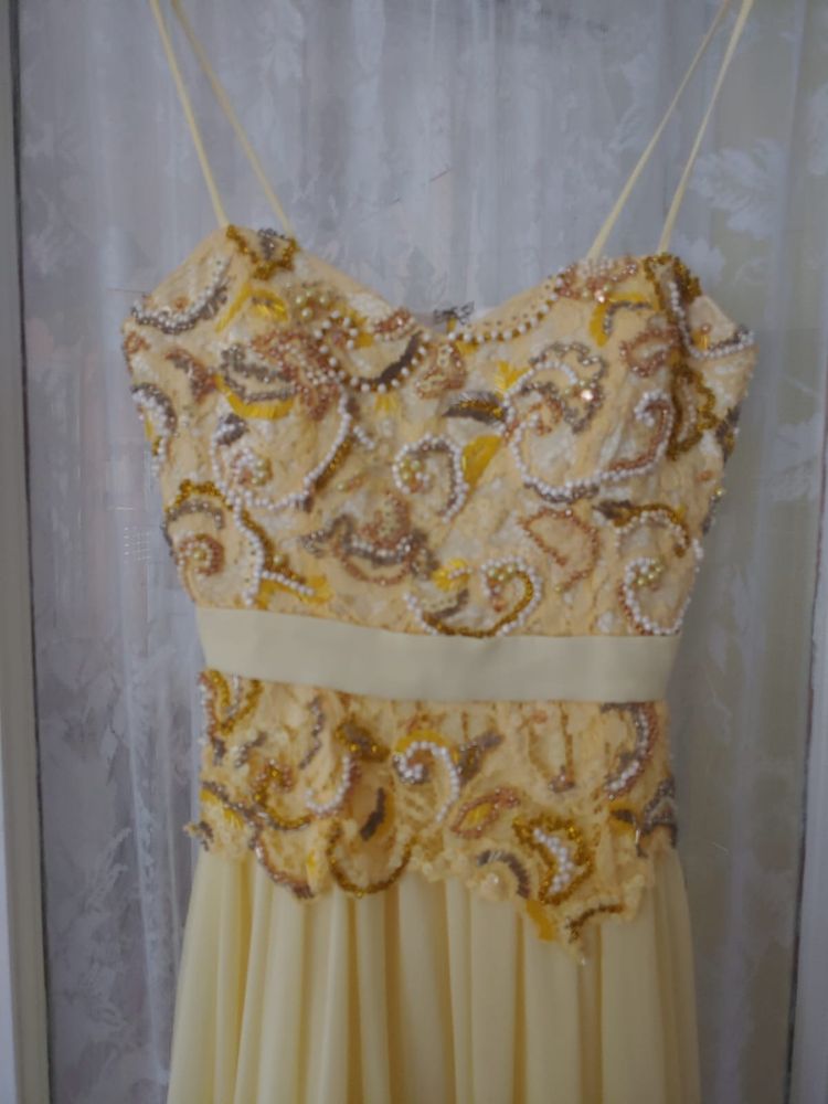 Rochie galbena impecabila