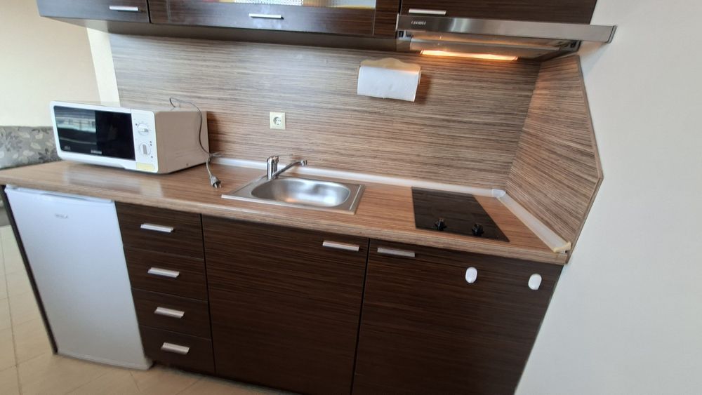 Кухня в идеално състояние с уреди!