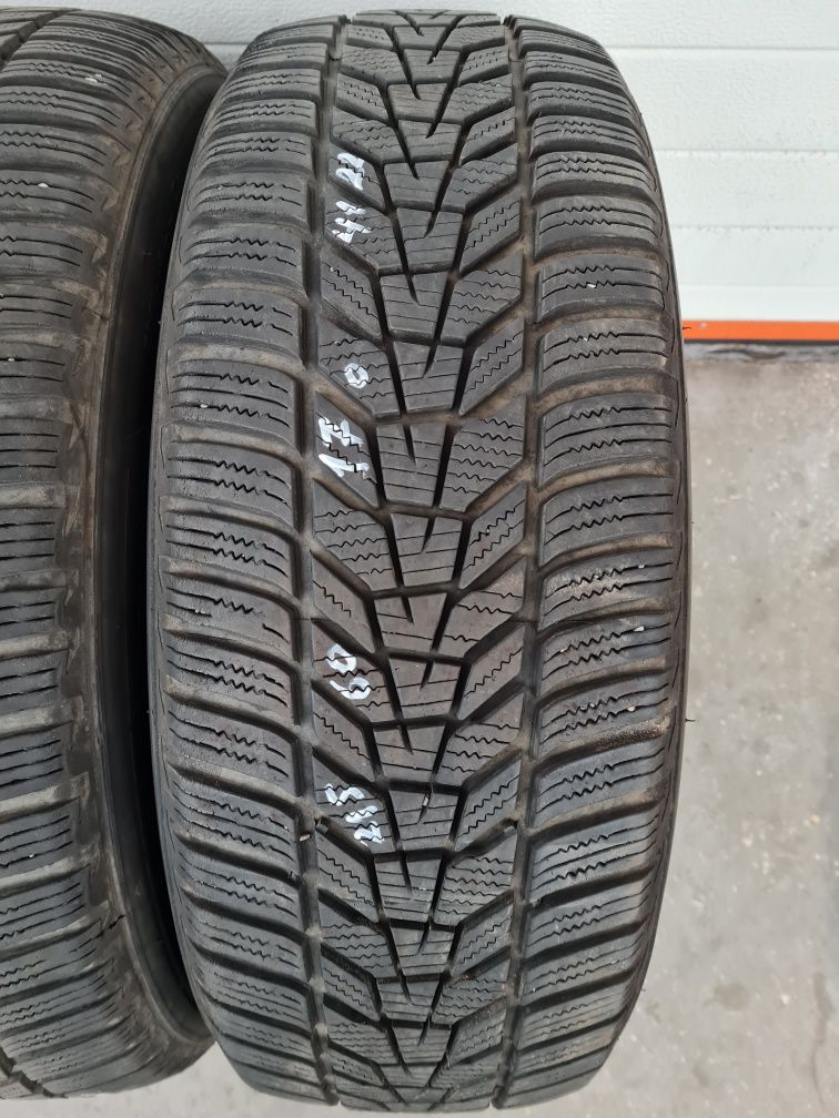 Зимни гуми 4 броя HANKOOK WinterIcep Evo3 215 60 R17 дот 4122