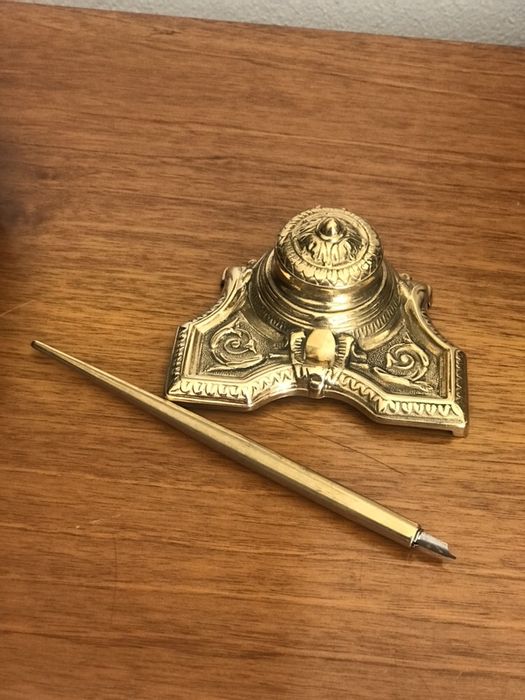 Călimara cu stilou in bronz