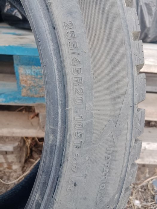 Продам  зимние  шины  от  автомобиля  Jetour