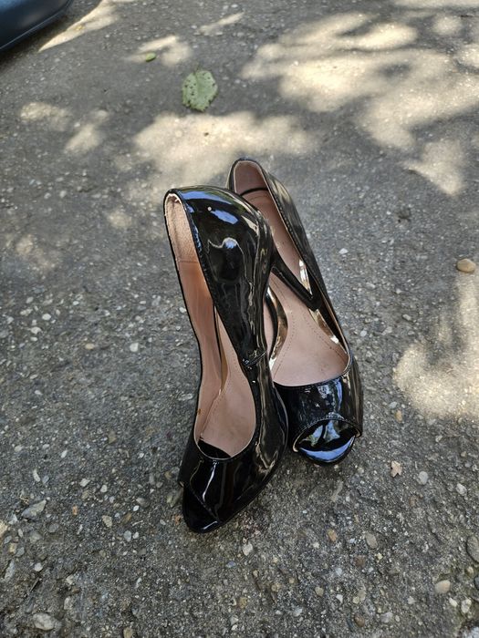 Sandale cu toc inalt