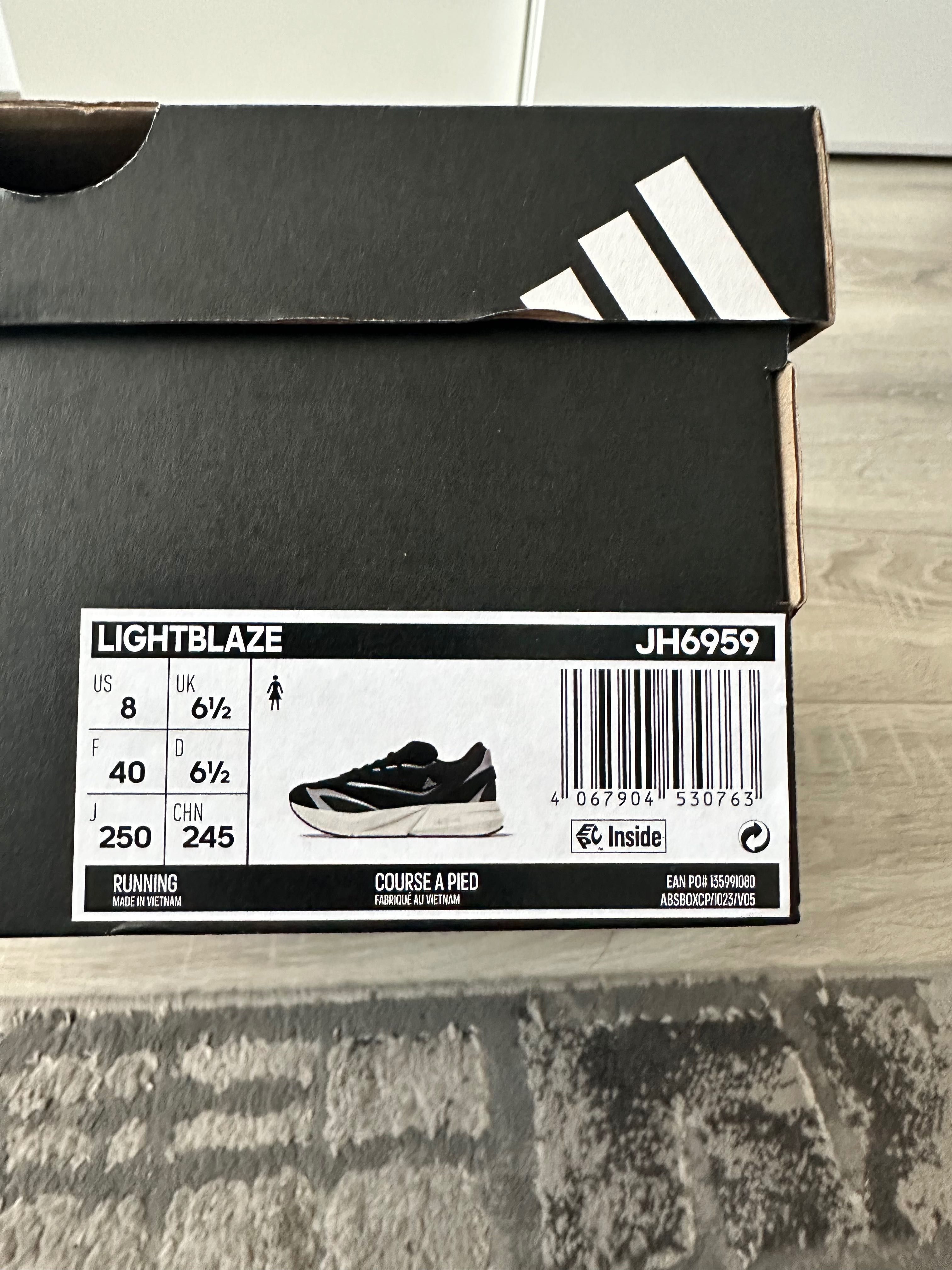 Маратонки adidas LIGHTBLAZE