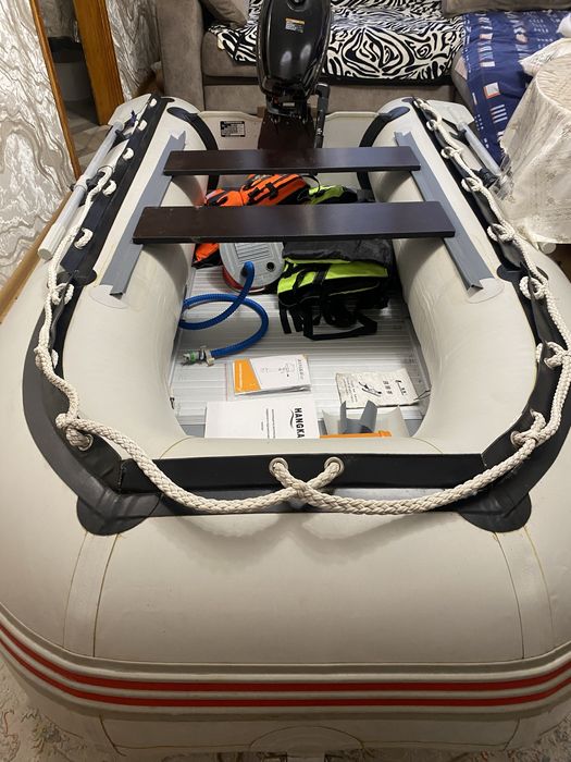 Продам комплект лодку с новым мотором