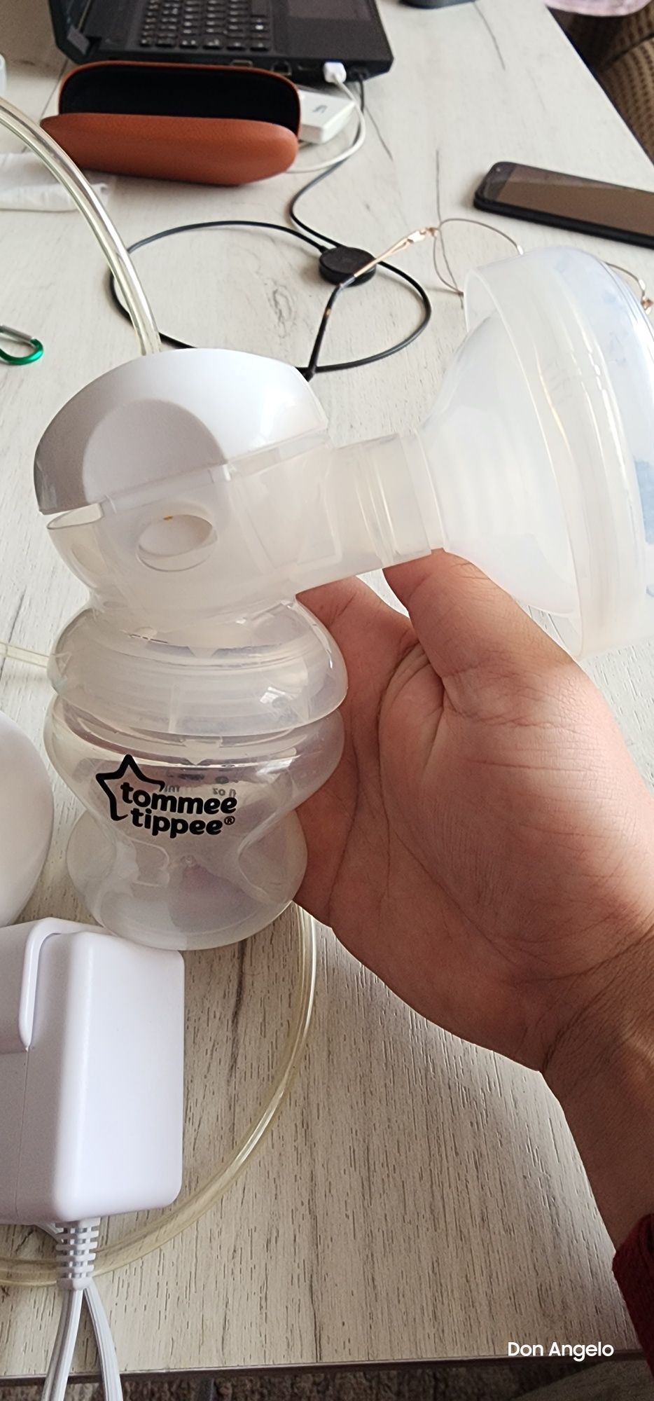 Помпа за кърма Tommee Tippee