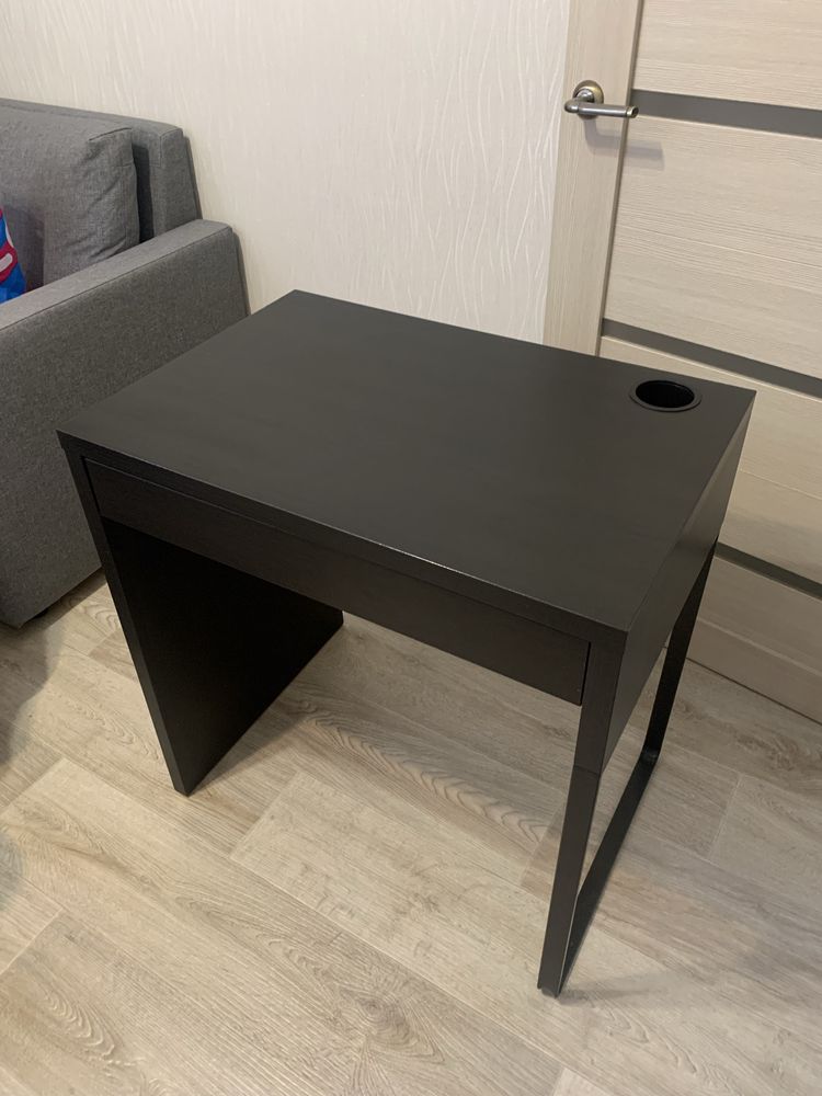 Столик IKEA в идеальном состоянии