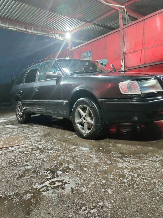 Продам Ауди универсал. В хорошем состояний.