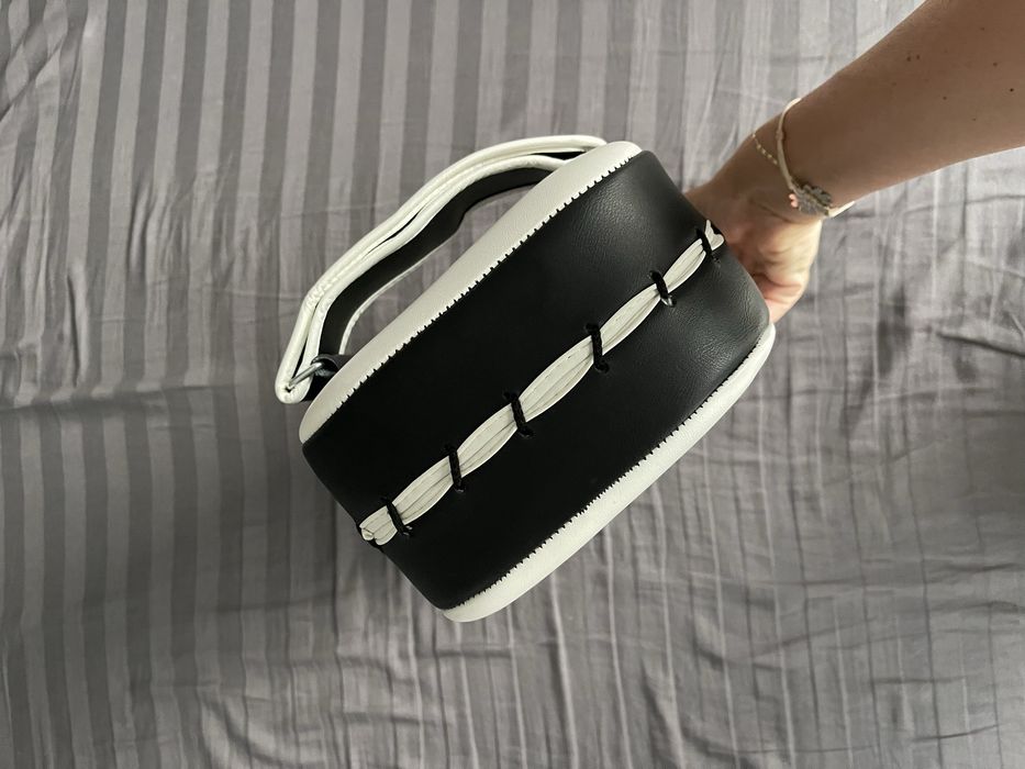 Protectie pentru brat, alb-negru, pad de box, pad tailandez.