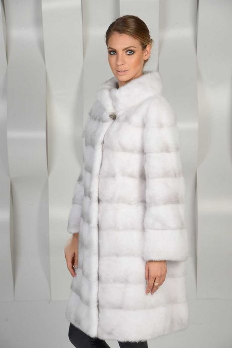 Haina de blana nurcă , vizon divină, incredibil. Culoare alb