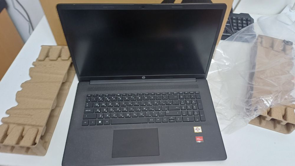 Laptop Hp nou la cutie 17,3 8gb ram Ssd 512 Video Dedicat 2gb