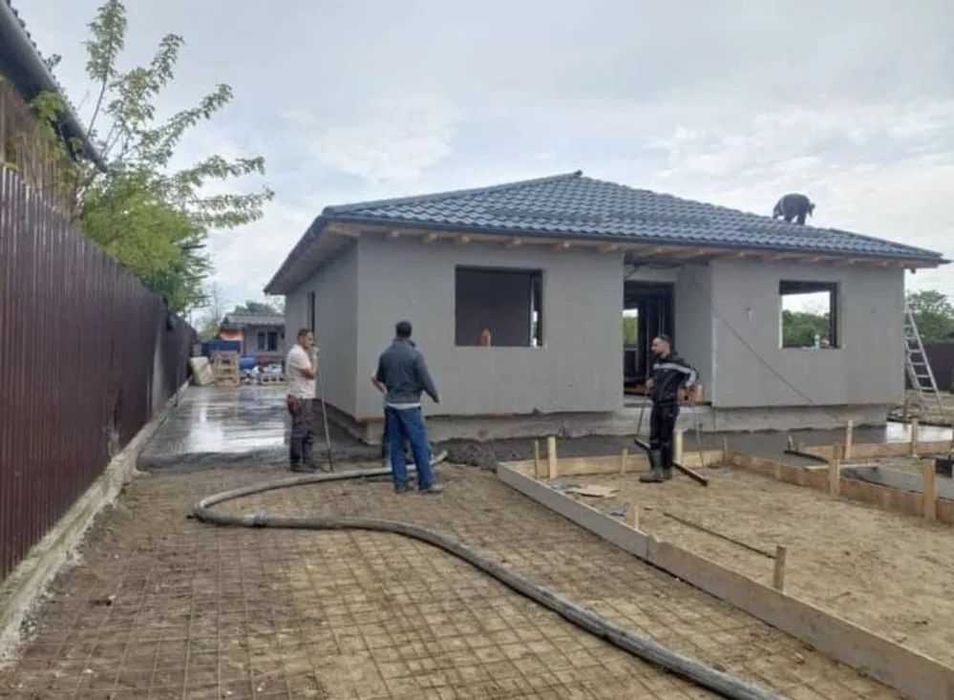 Vand case pe structura metalica