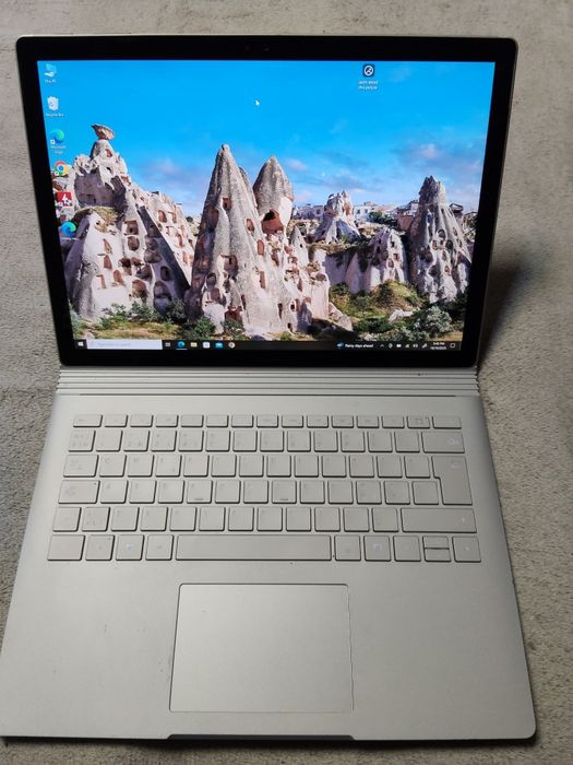 Microsoft Surface Book i5-6300u,8gb RAM ,ssd 128gb