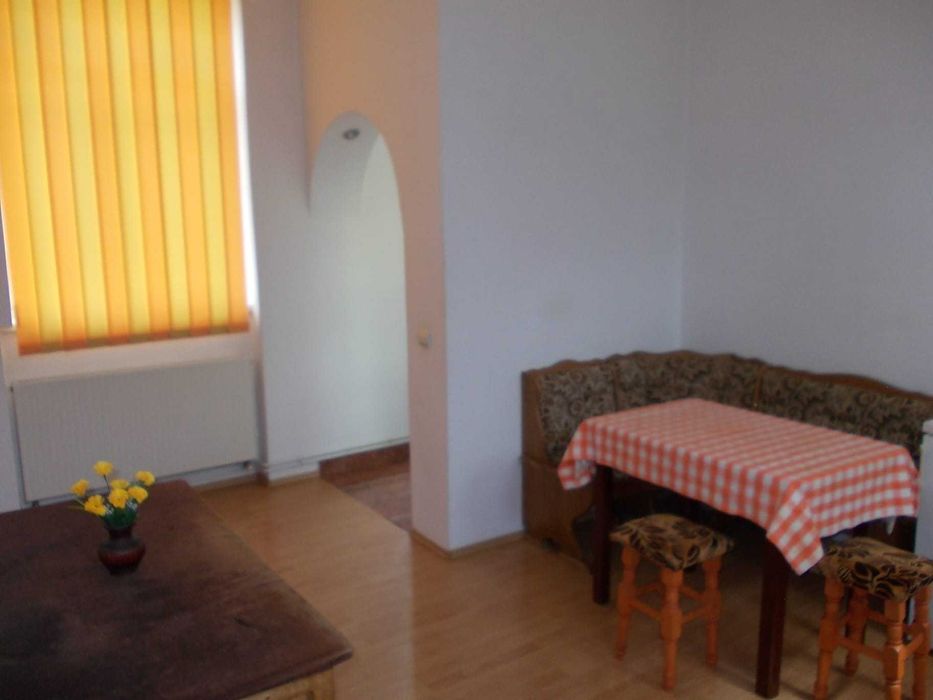 Inchiriez garsoniera 35 mp zona Parcul Sub Arini 250 euro